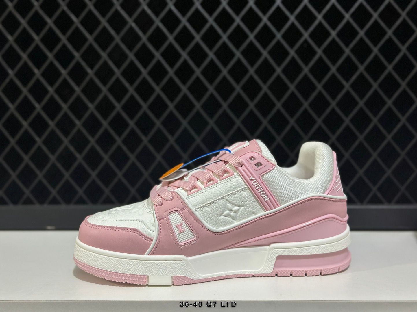 LOUIS VUITTON - LV Trainer Low White&Pink Woman Shoes