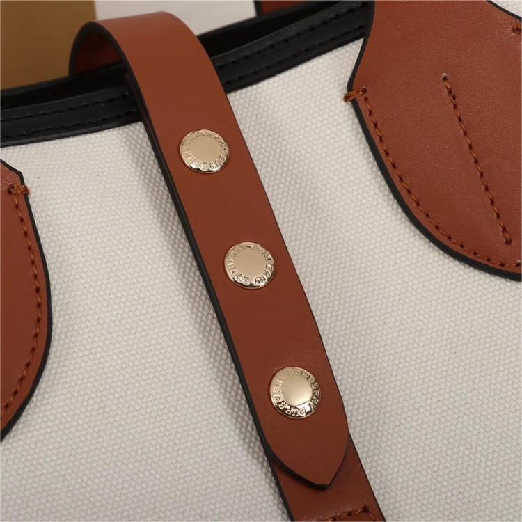 Burberry-Bert bag decoration