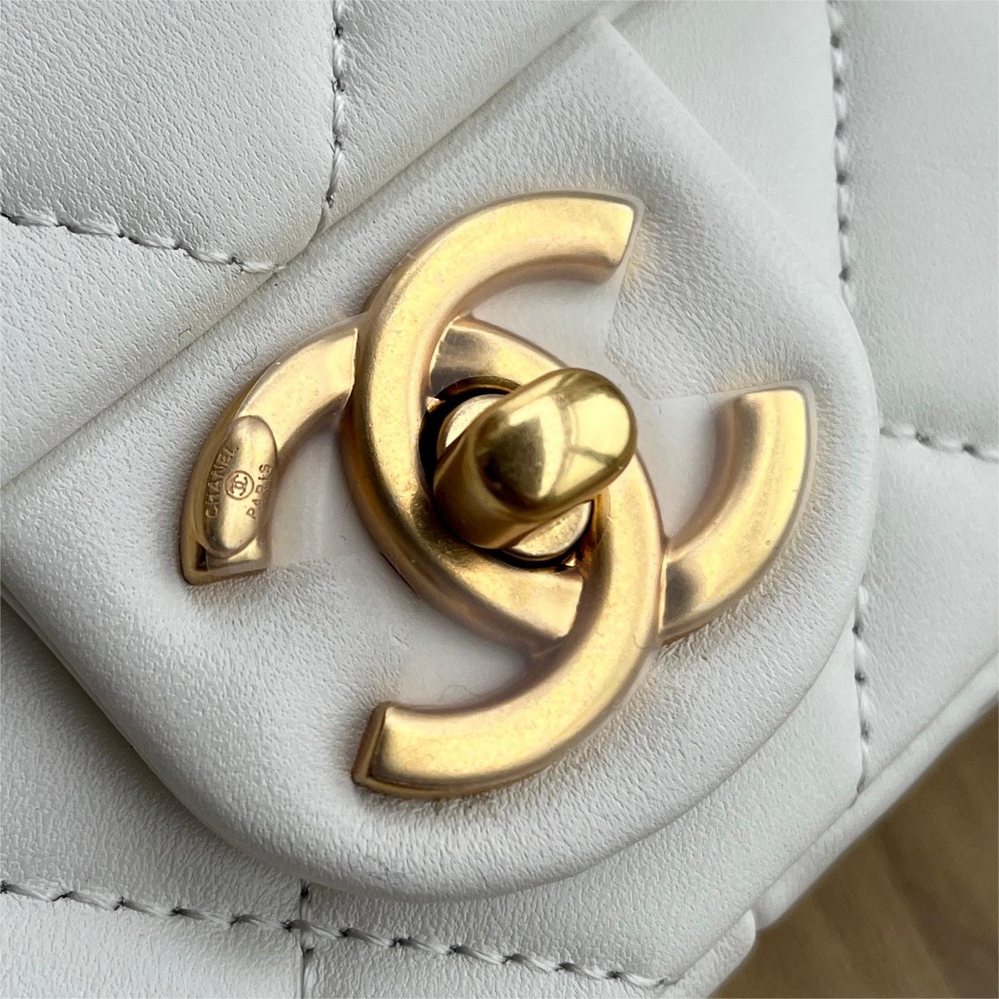 Chanel-Mini cap bag 22b