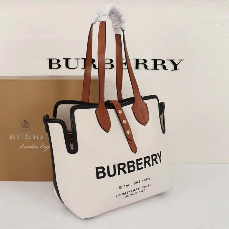Burberry-Bert bag decoration