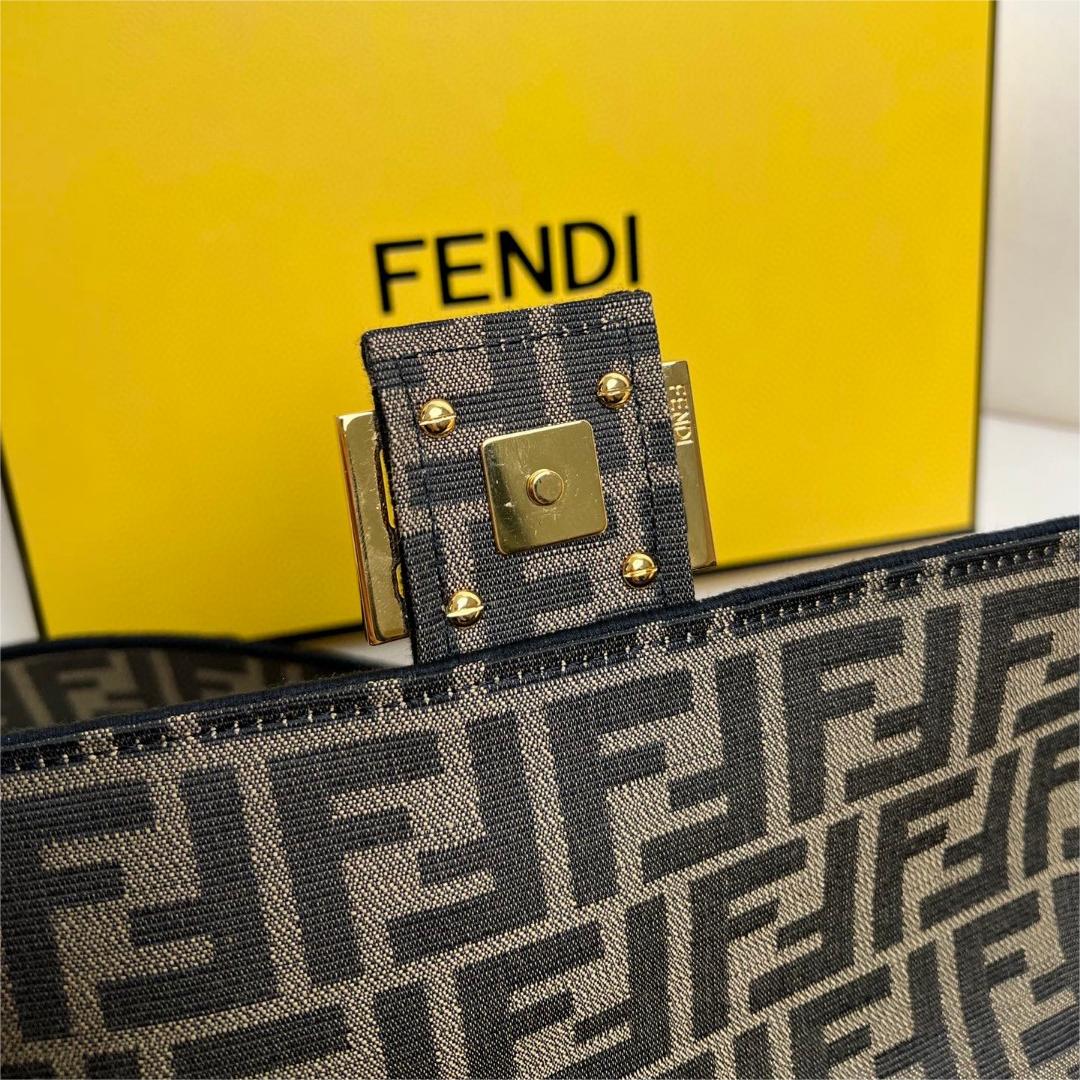 FENDI-Iconic Baguette Medium Handbag