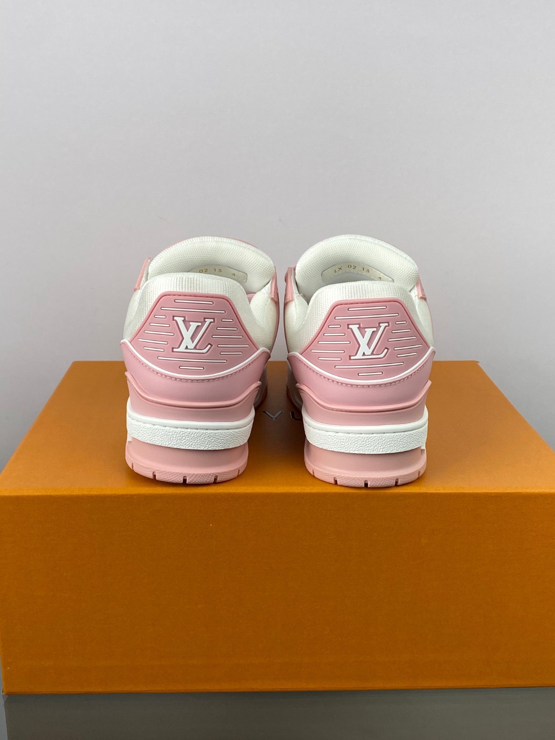 LOUIS VUITTON - LV Trainer Low White&Pink Woman Shoes