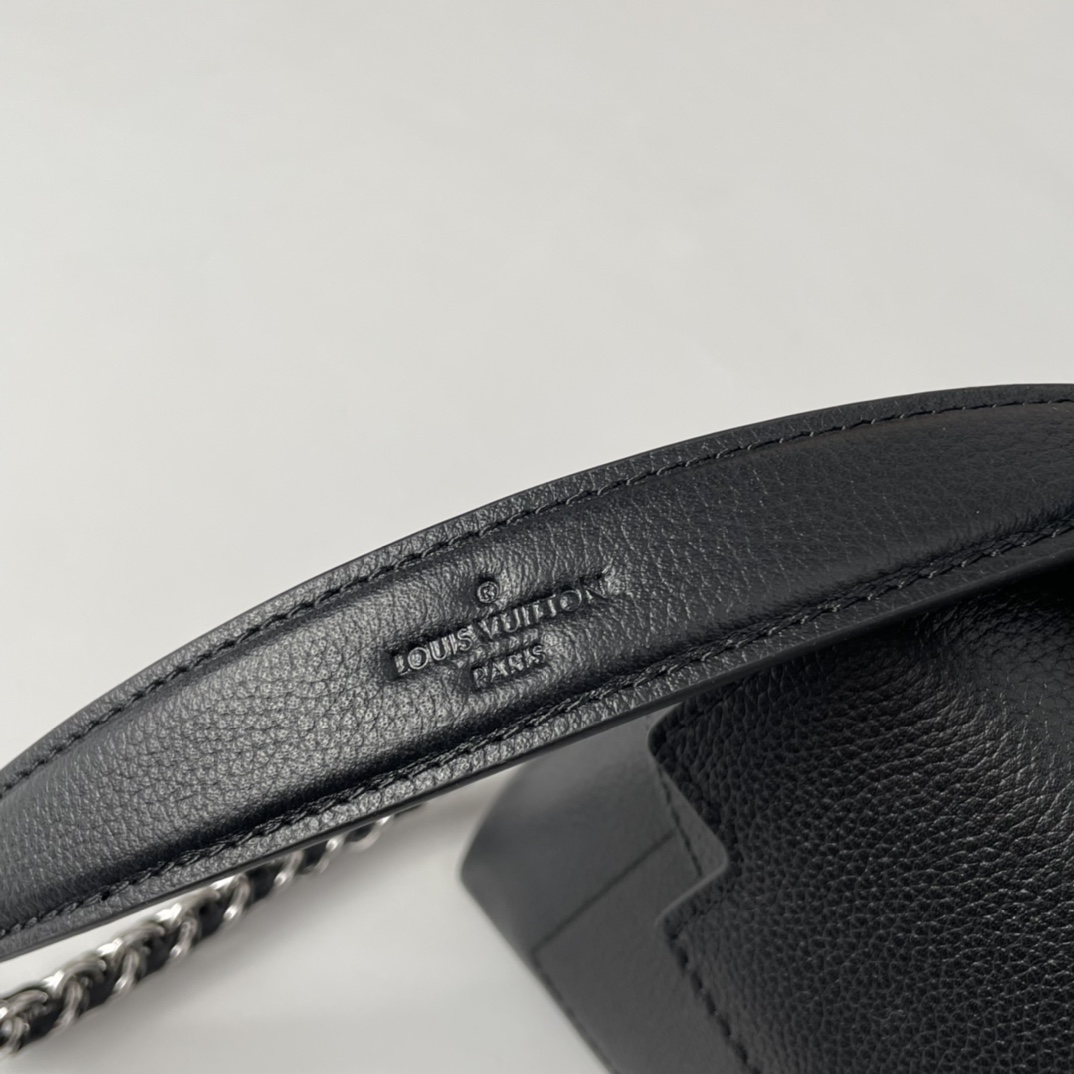 LV-LOCKME EVER Mini Black Handbag