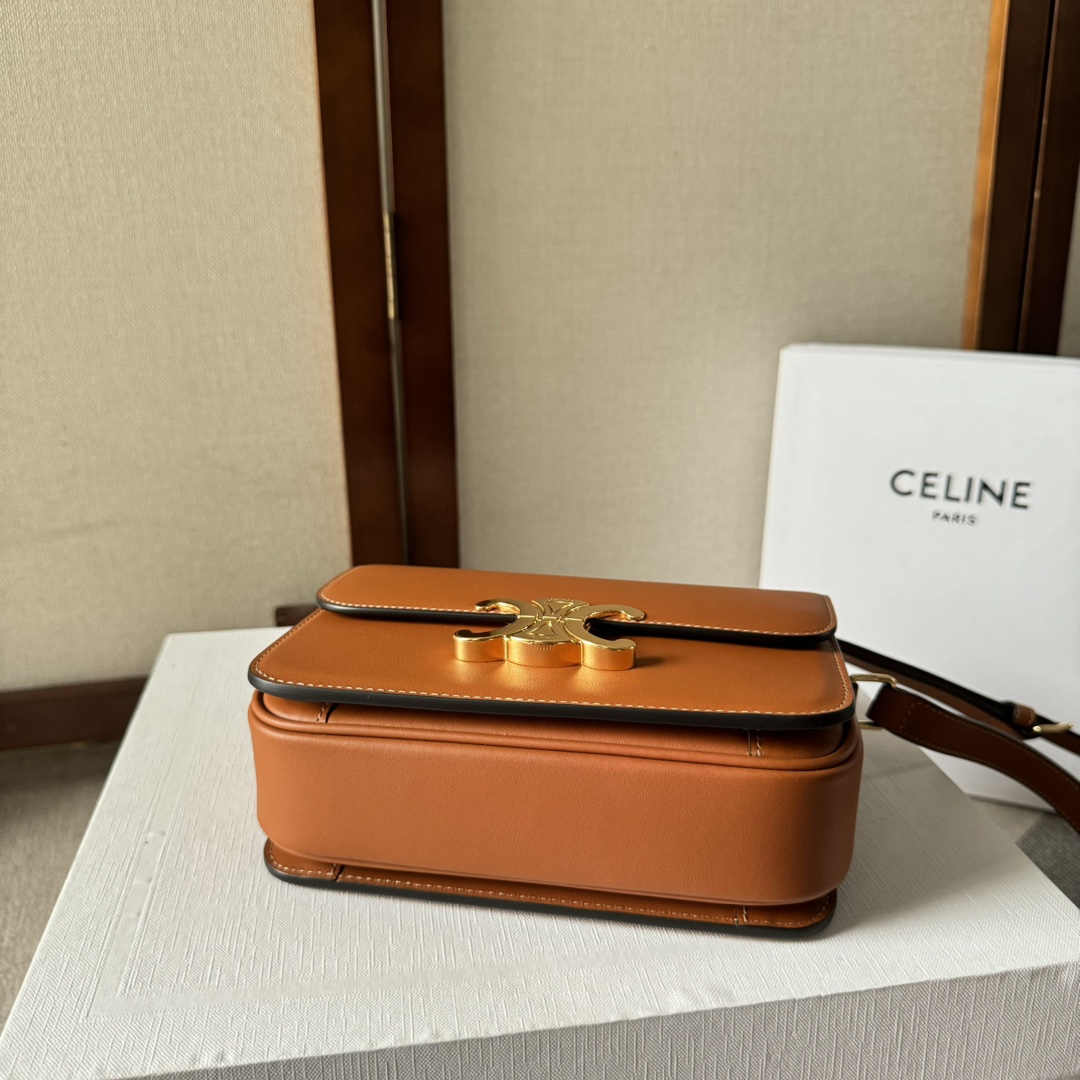 Celine-teen triomphe bag