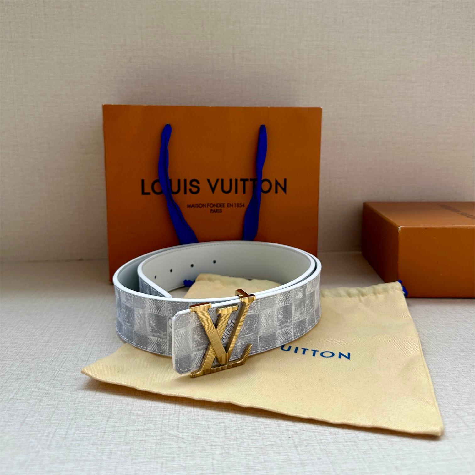 LV-initiales damier stripes