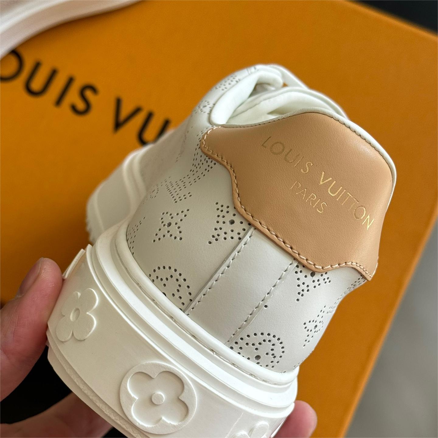 LV-Patterned eyelets white height increasing Sports Shoes
