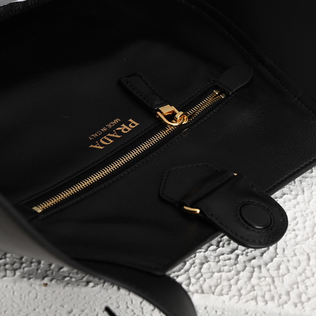 Prada-Tote bag
