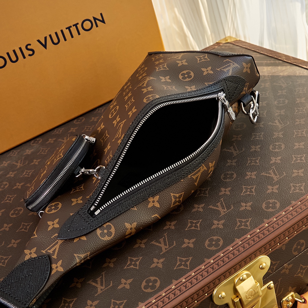 LV-Monogram canvas and Ta ï ga cowhide leather