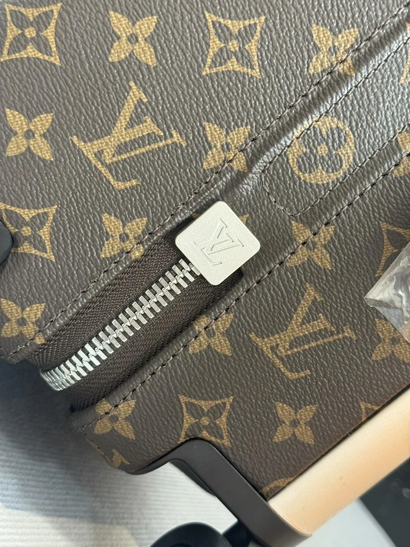 LV x HORIZON Four-Wheel Trolley Case