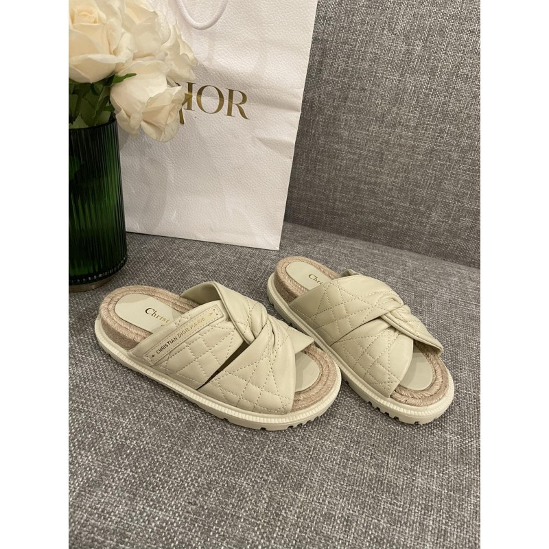 DIOR 𝟐𝟎𝟐𝟐/𝐒𝐒 𝐧𝐞𝐰 spring and summer sheepskin slippers