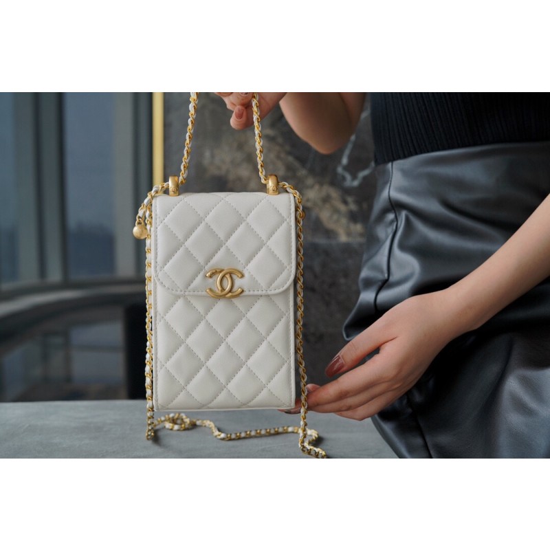 𝗖𝗛𝗔𝗘𝗡𝗟✦2021 Early Autumn New Double Ball Phone Bag 🤍 White