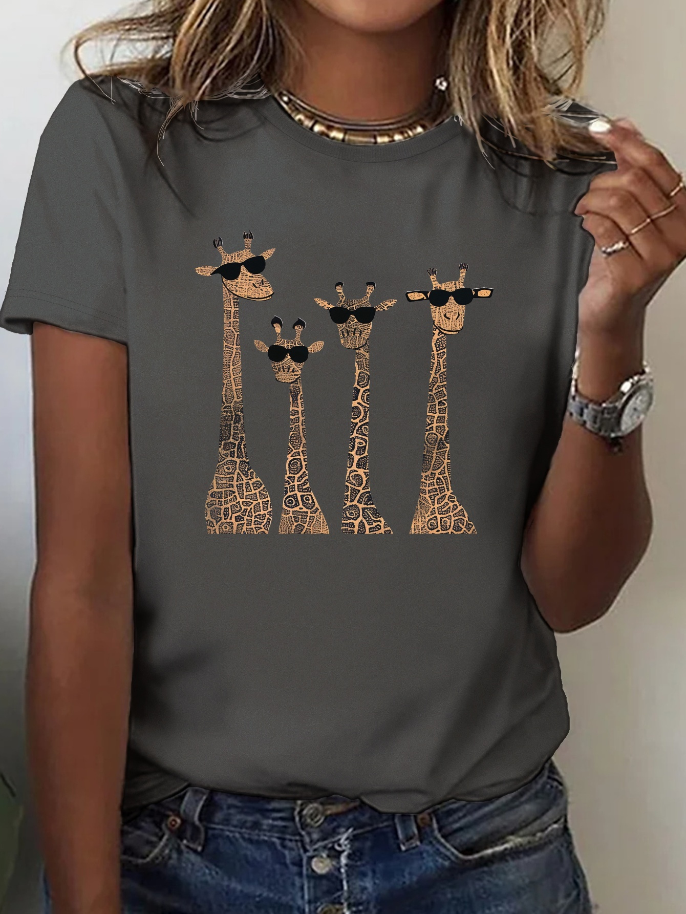 Cute Giraffes Print Crew Neck T-shirt, Casual Short Sleeve Top For Spring & Summer, Women's Clothing