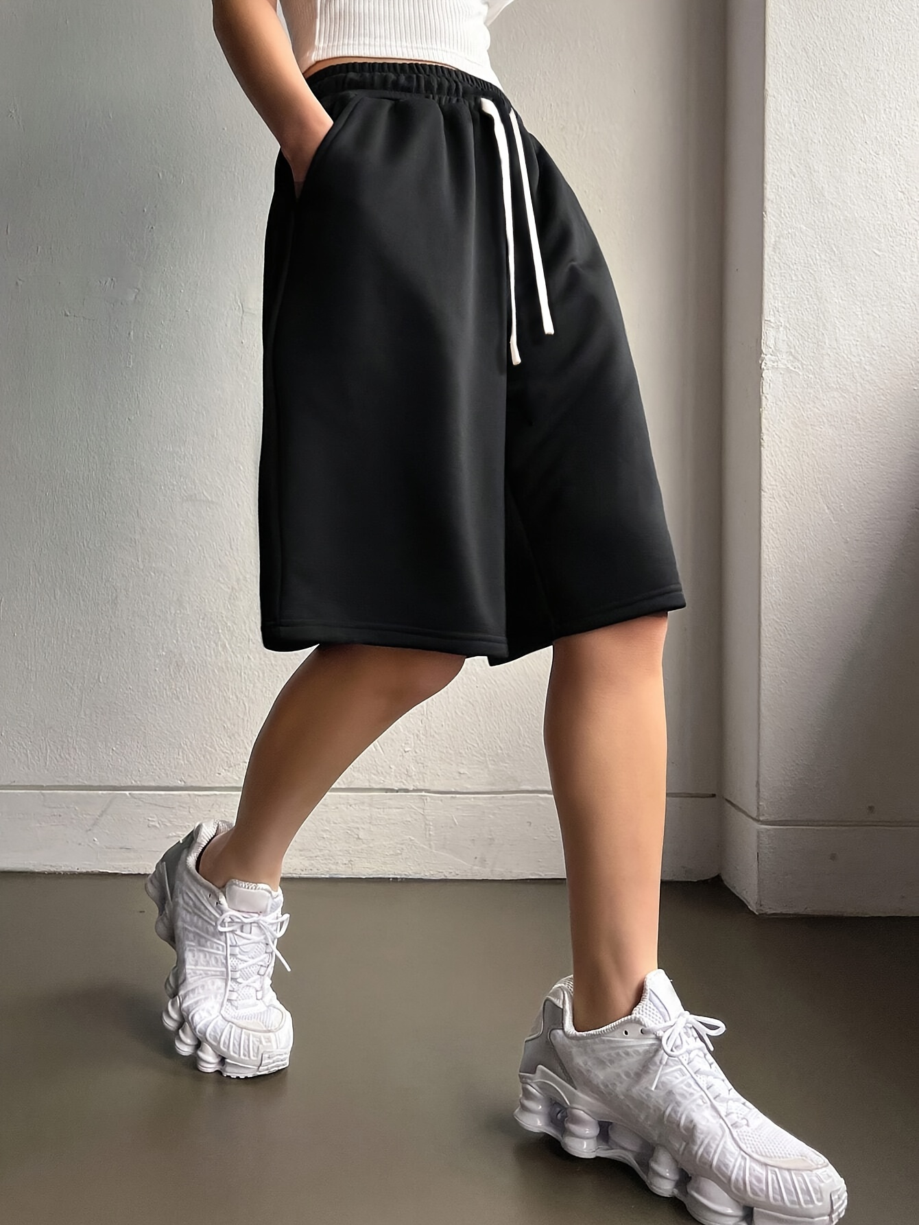 Women's Spring and Summer Casual Pocket Drawstring Shorts, the Fabric Is Lightweight and Breathable, Casual and Versatile, Comfortable and Fit