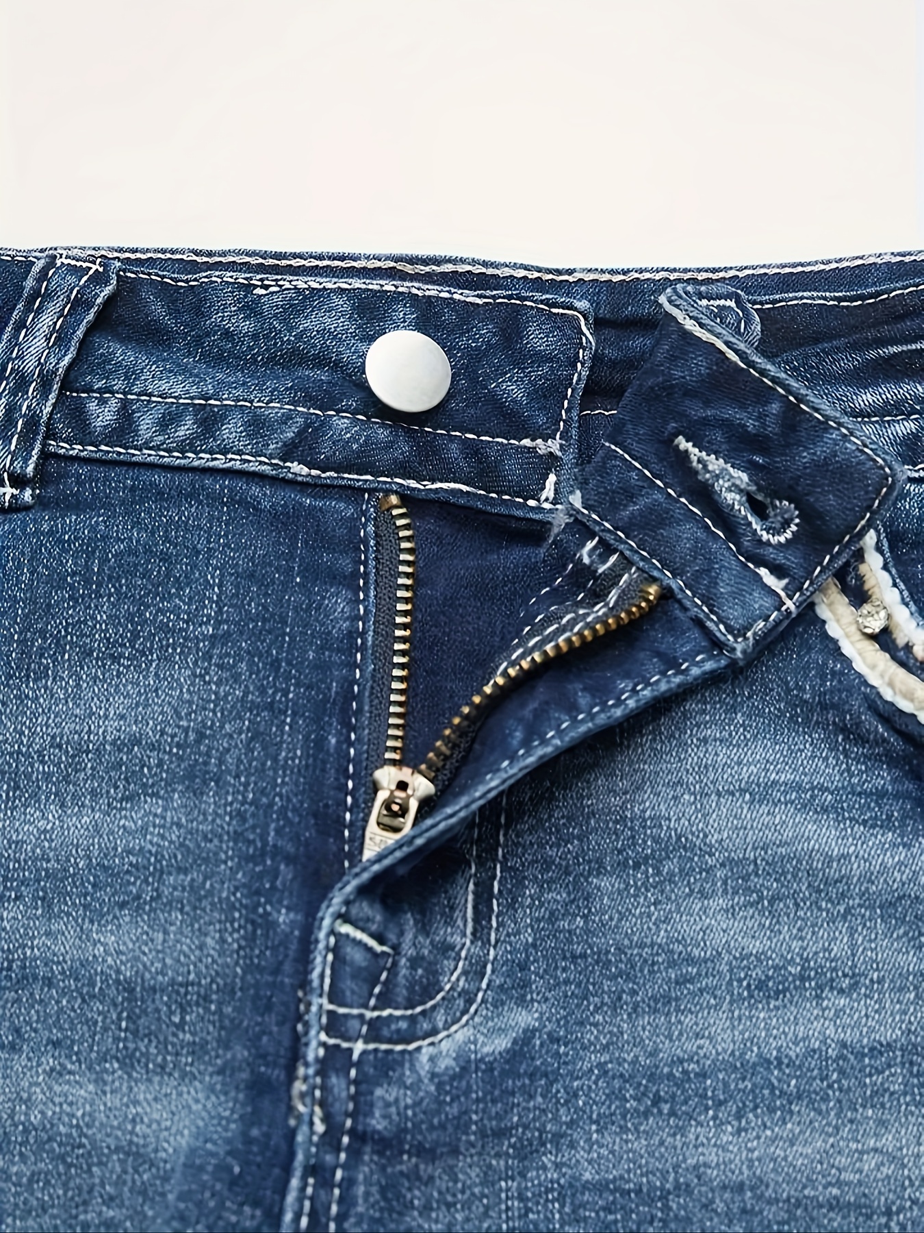 Bull Floral Embroidered Denim Women's Shorts, Casual Style, Frayed Hem, Pocket Detailing, Summer Fashion