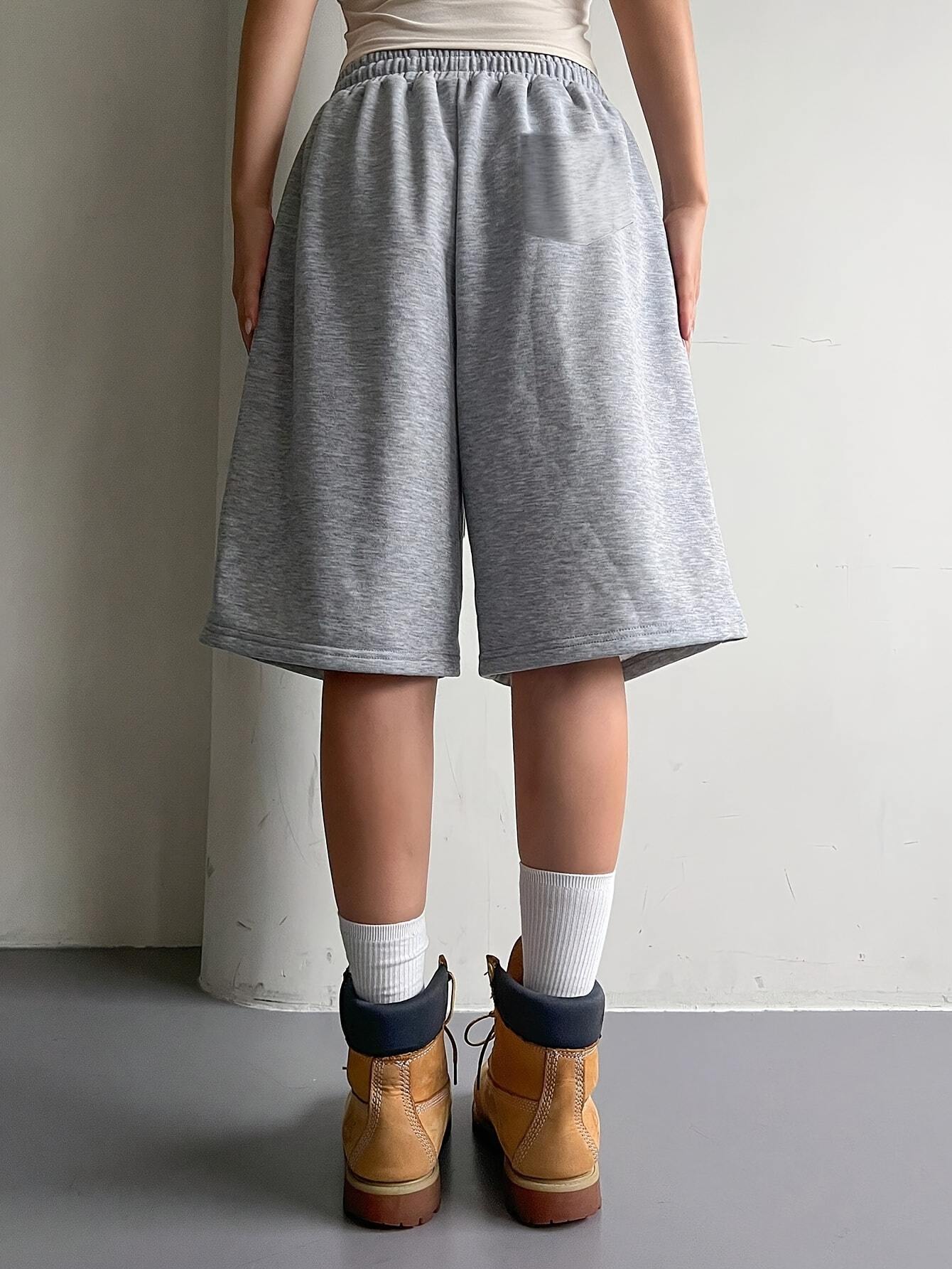 Women's Spring and Summer Casual Pocket Drawstring Shorts, the Fabric Is Lightweight and Breathable, Casual and Versatile, Comfortable and Fit