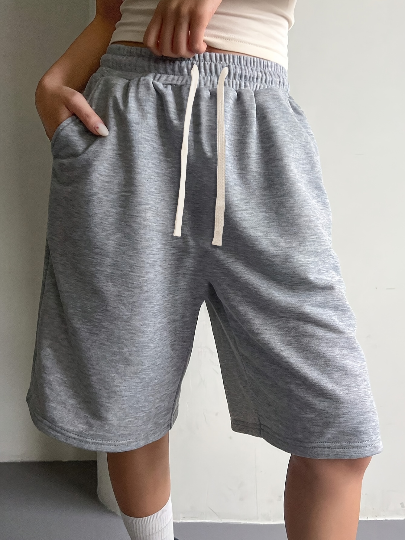 Women's Spring and Summer Casual Pocket Drawstring Shorts, the Fabric Is Lightweight and Breathable, Casual and Versatile, Comfortable and Fit